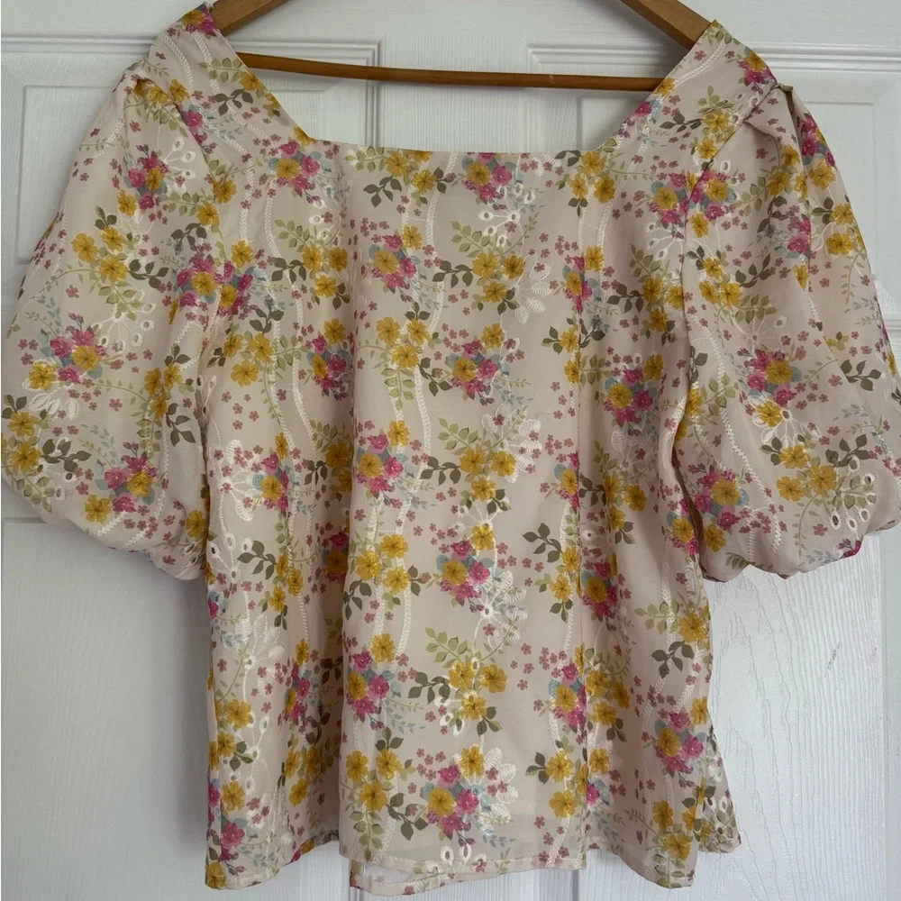 On Twelfth Cream Floral Puff Sleeve Blouse – Size M – Flawed